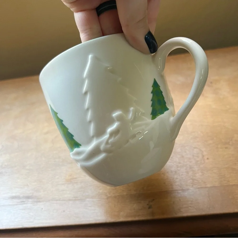 2006 Starbucks Christmas Holiday Coffee Mug 16oz in White Green Winter Trees